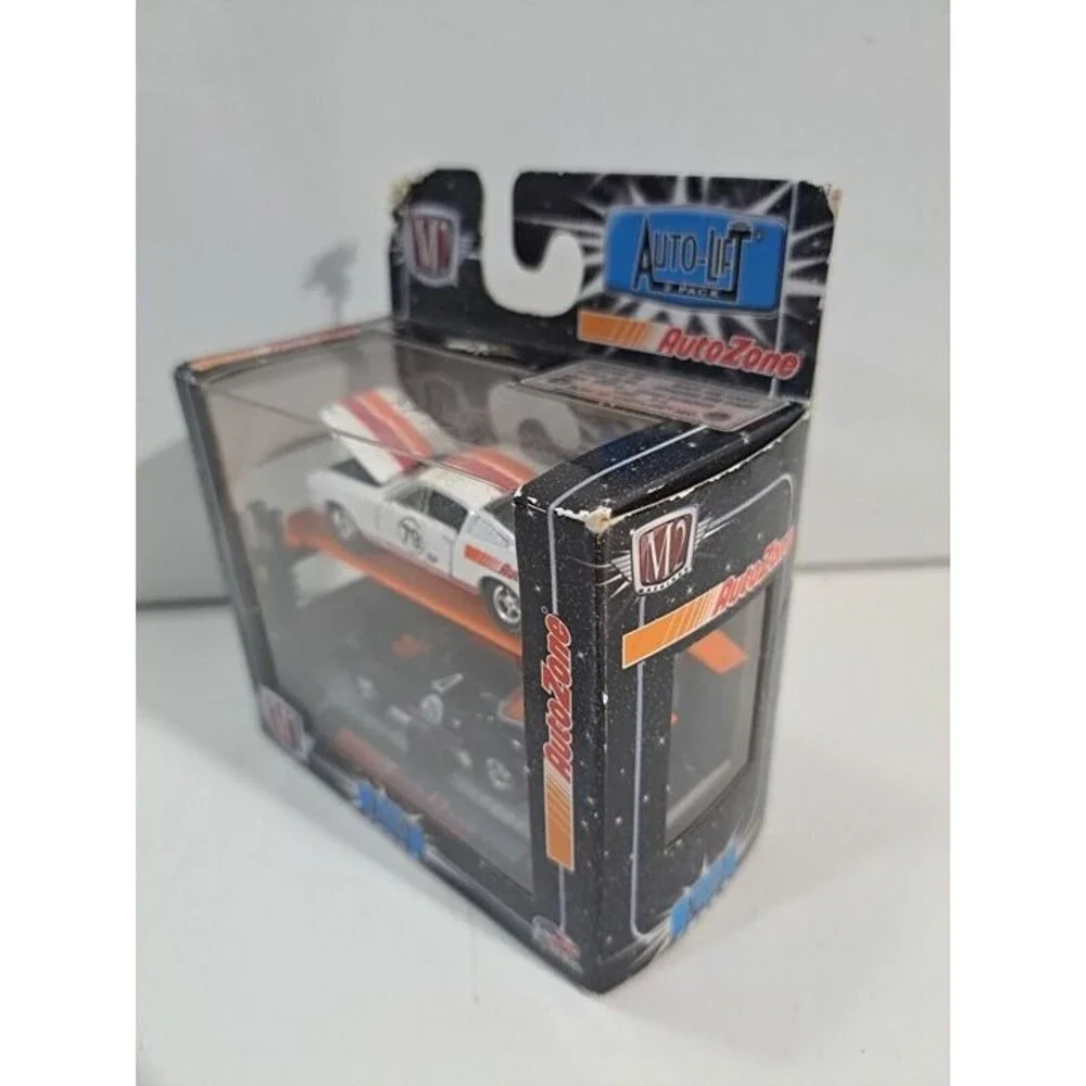 NIP M2 Machines Auto-Lift 1:64 Die Cast Ford Shelby Mustang & Chevrolet Corvette